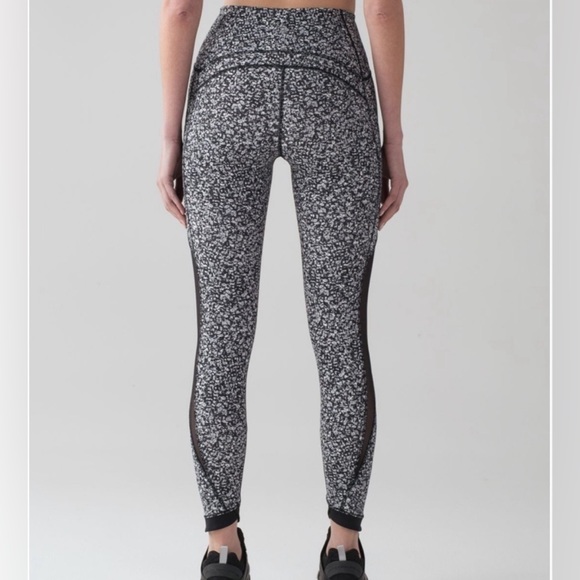 LULULEMON Sole Training  7/8 Tight - Picture 3 of 9